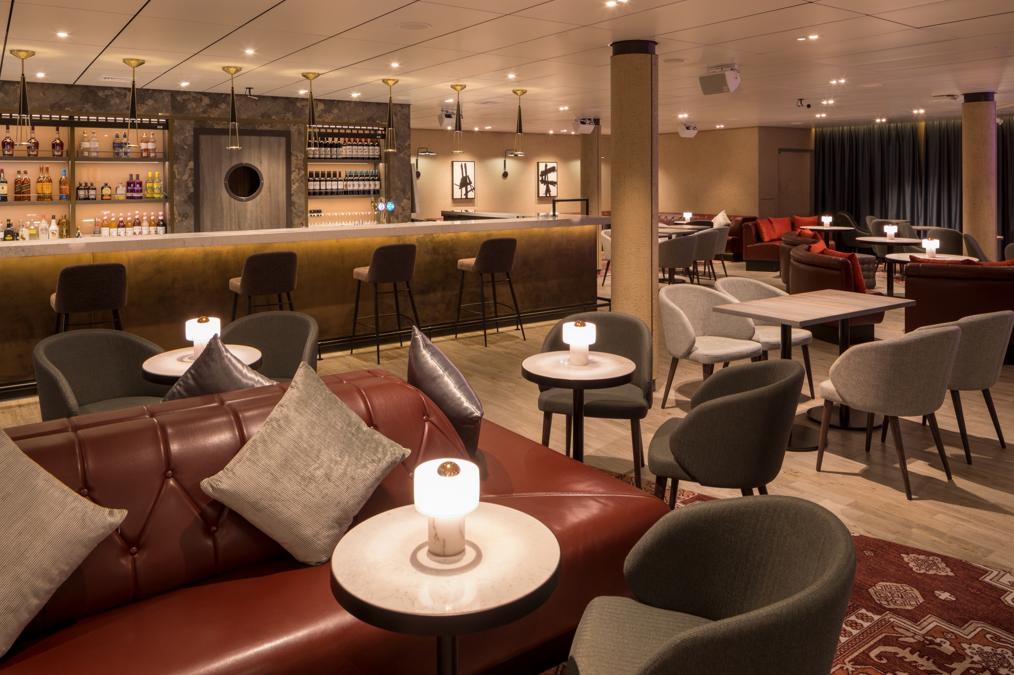 MyCruise P&O-Cruises Iona Offentlige-arealer Barer-lounger-atrium5